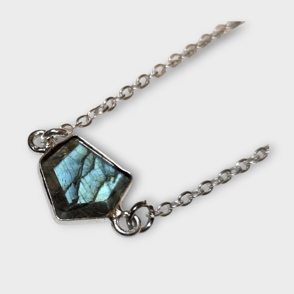 Silver Labradorite Pendant Necklace With Blue Flash